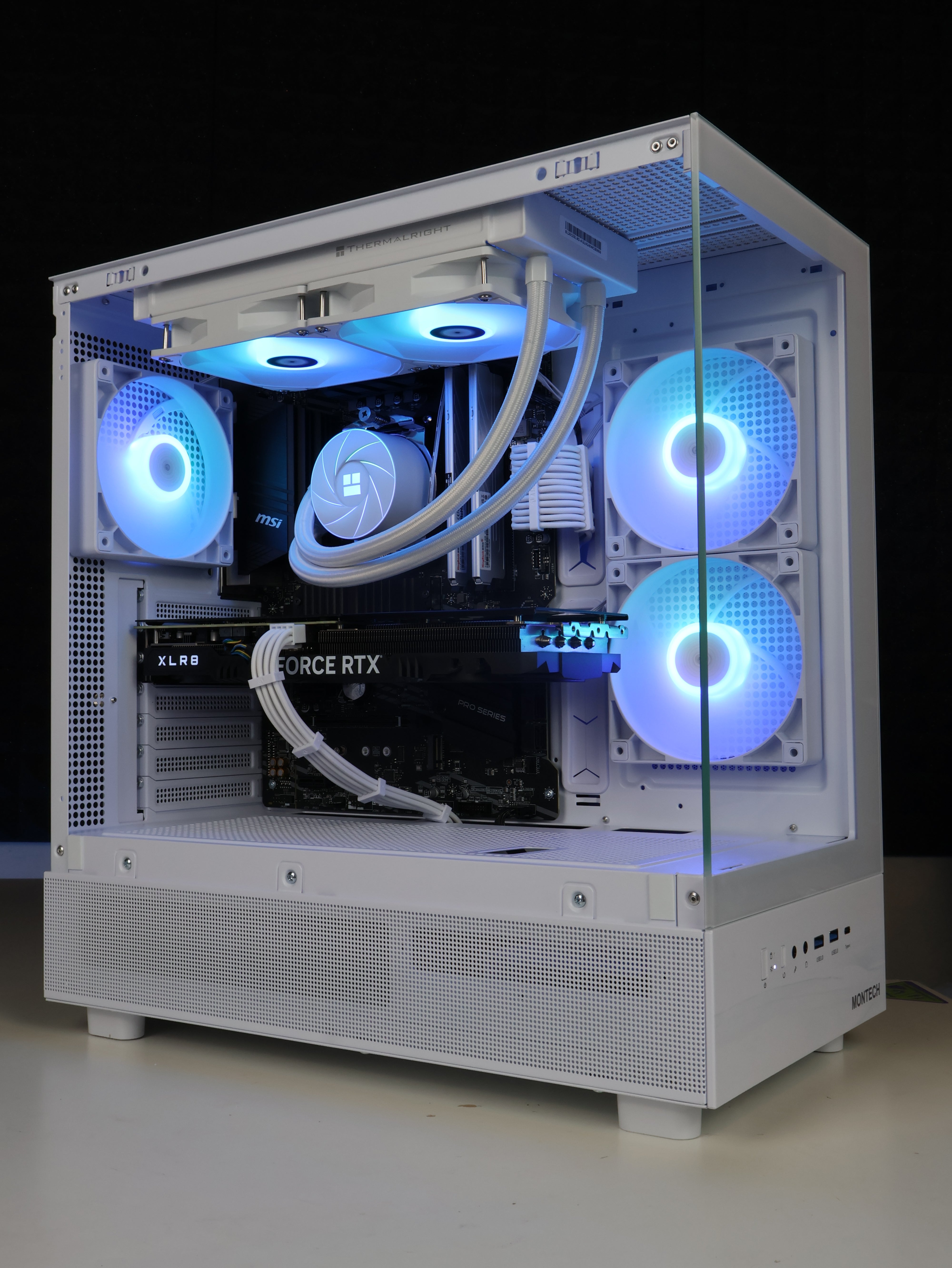 Titan Glass (Ryzen 7 9700X/RTX 5070)