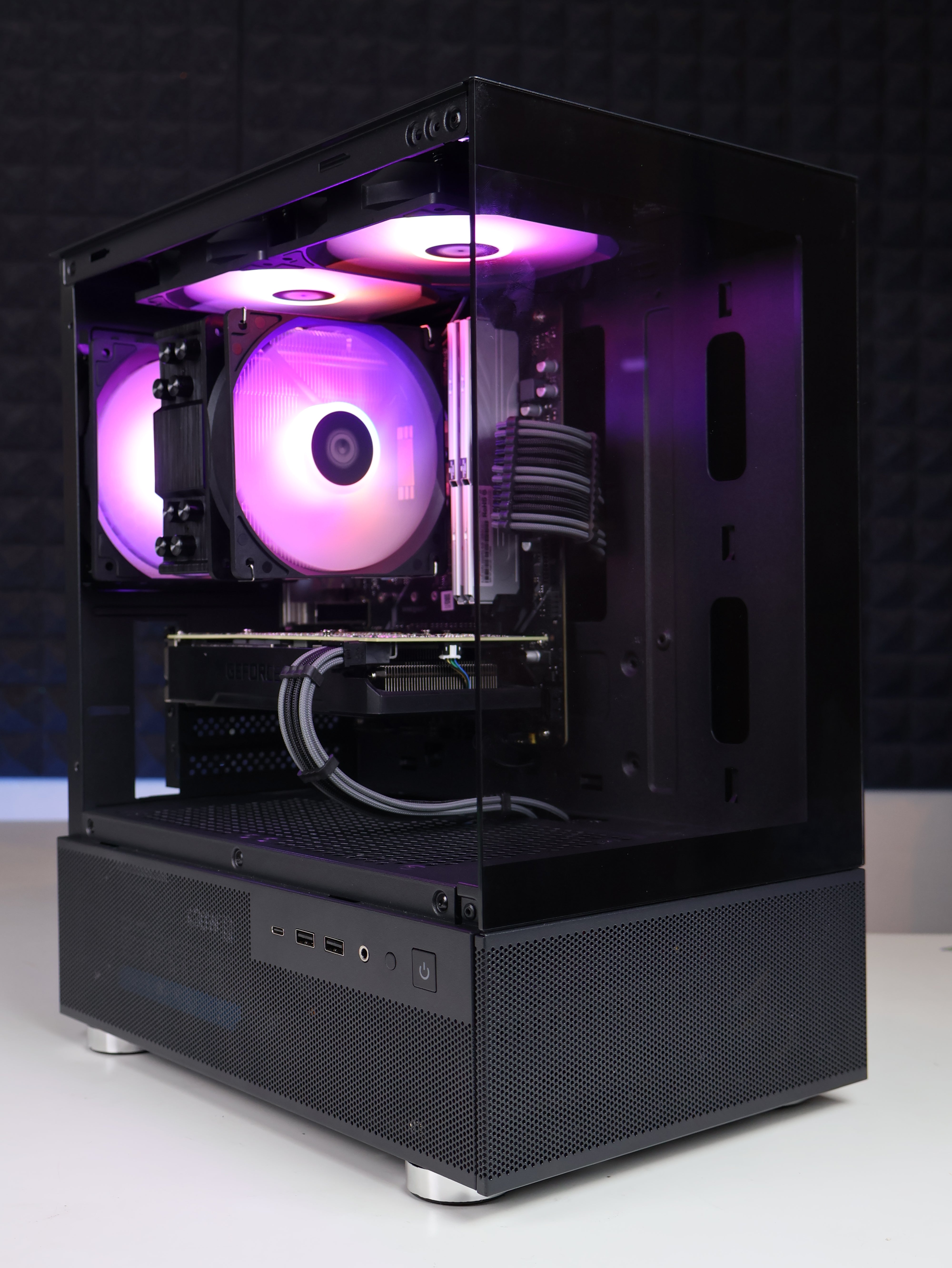 Torch Glass (AMD Ryzen 5 7600X/RTX 5060)