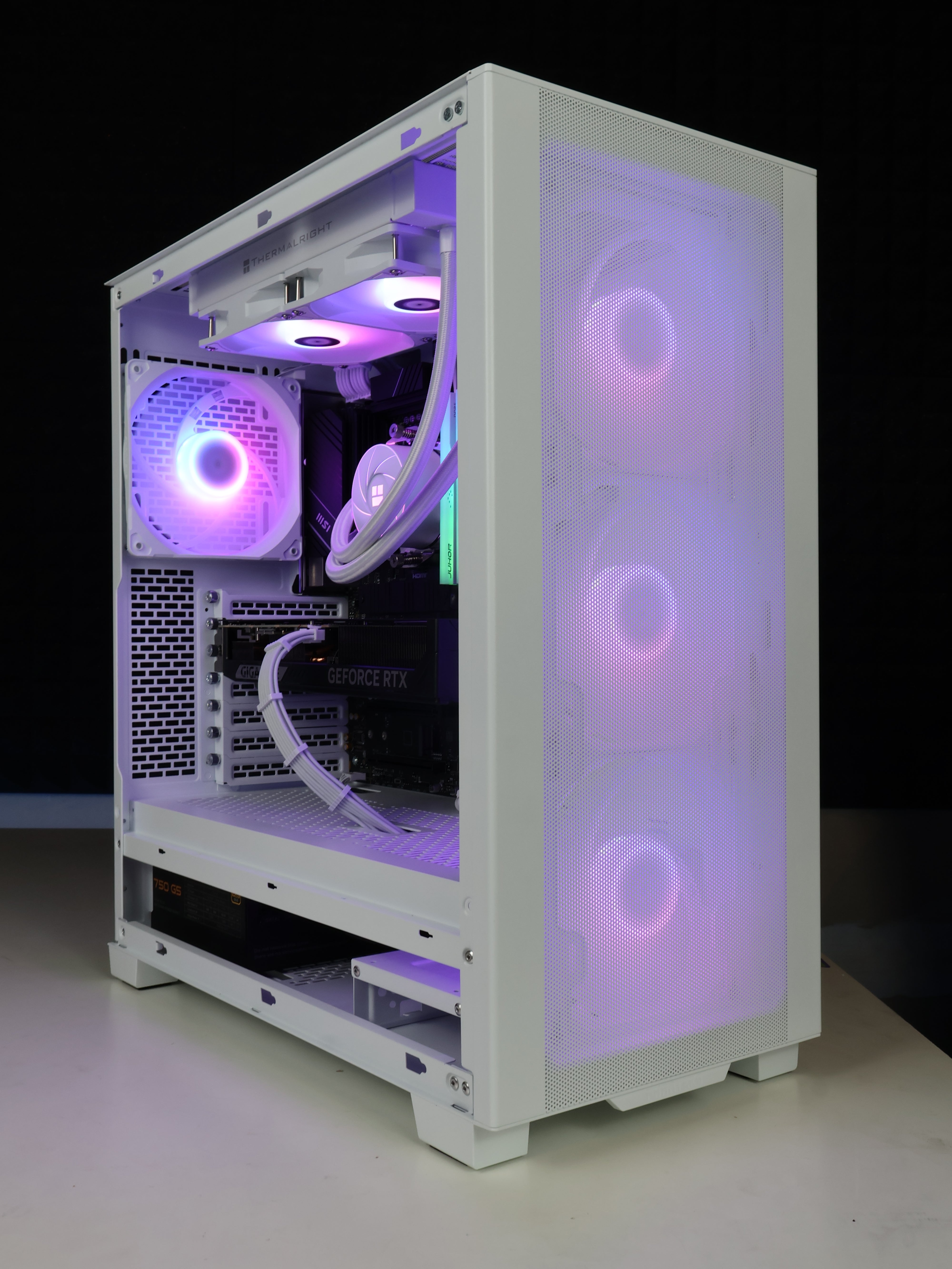 Throne (Ryzen 7 9800X3D/RTX 5080 16GB)