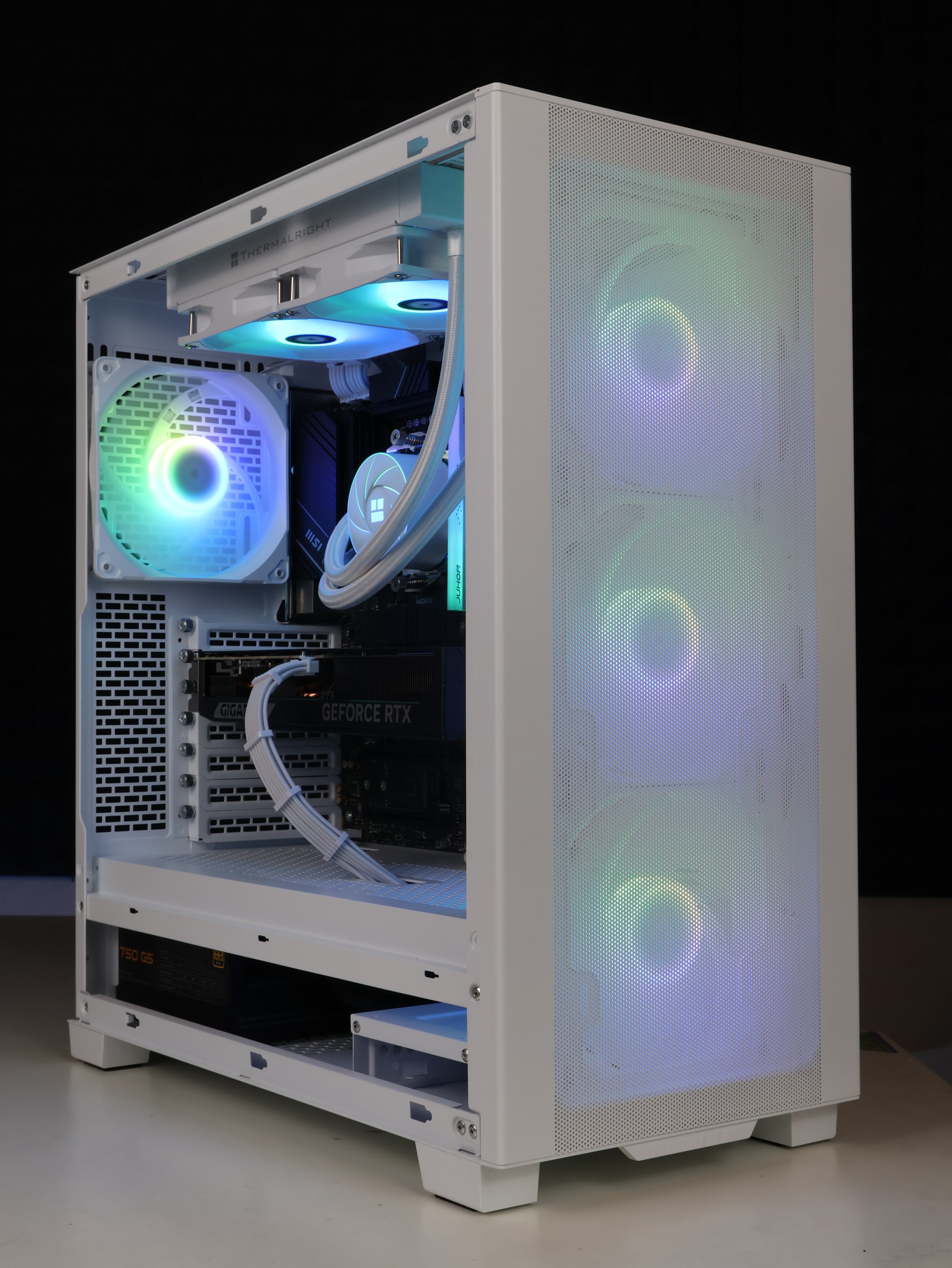 Throne (Ryzen 7 9800X3D/RTX 5080 16GB)