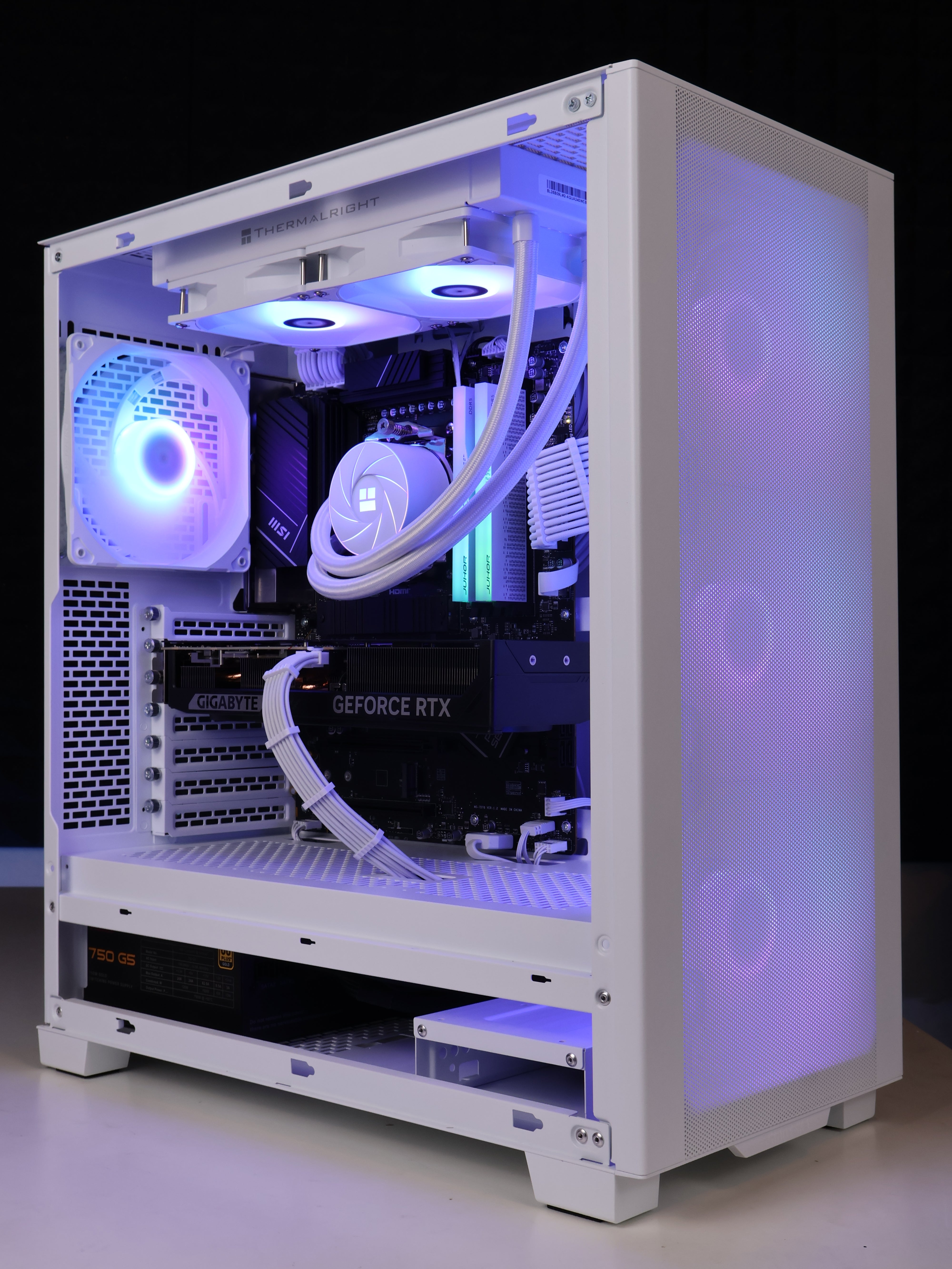 Throne (Ryzen 7 9800X3D/RTX 5080 16GB)
