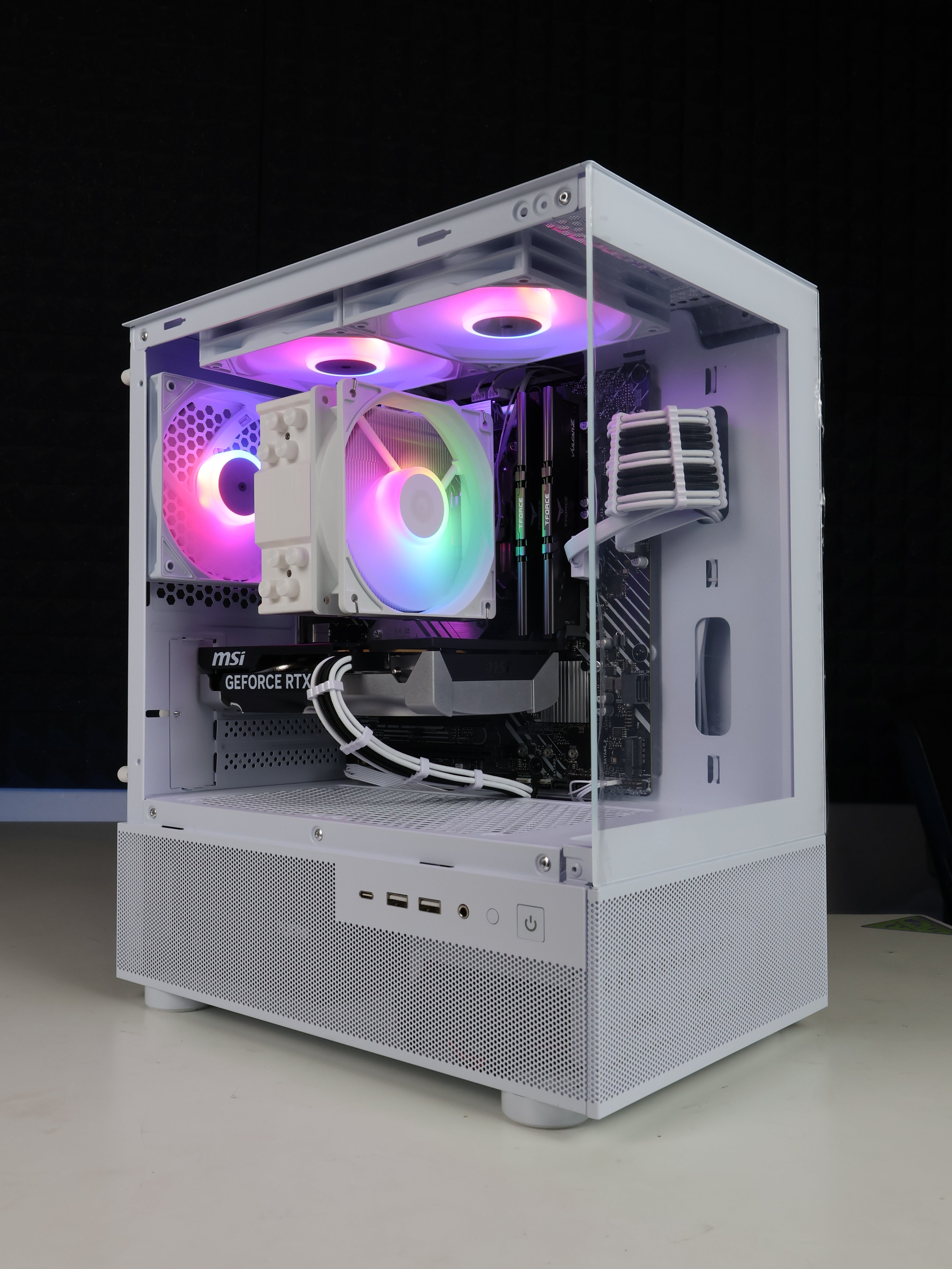 Torch Glass (AMD Ryzen 5 7600X/RTX 5060)