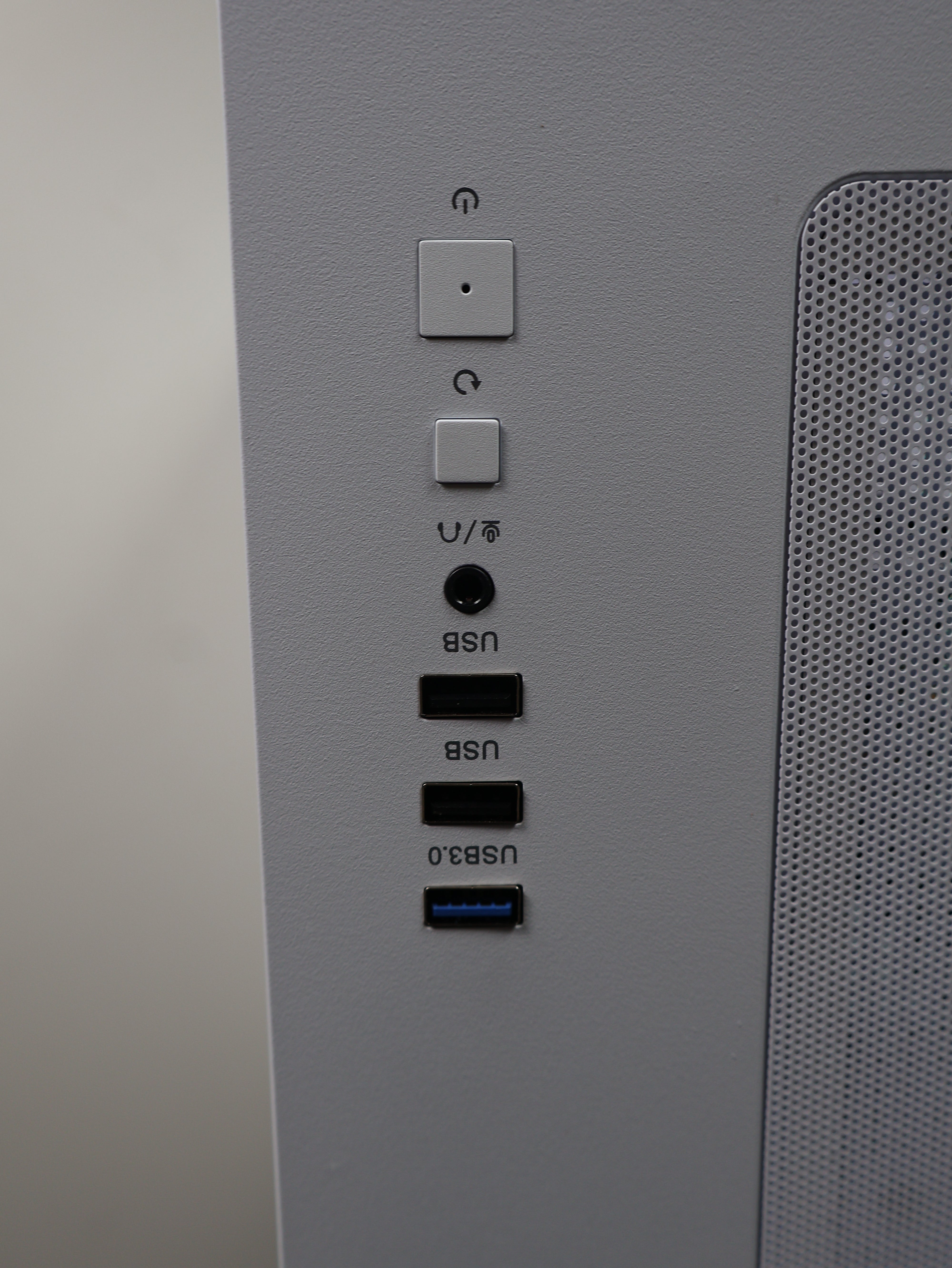Tipsy | Ryzen 5 7600X/RTX 5060 8GB Gaming PC