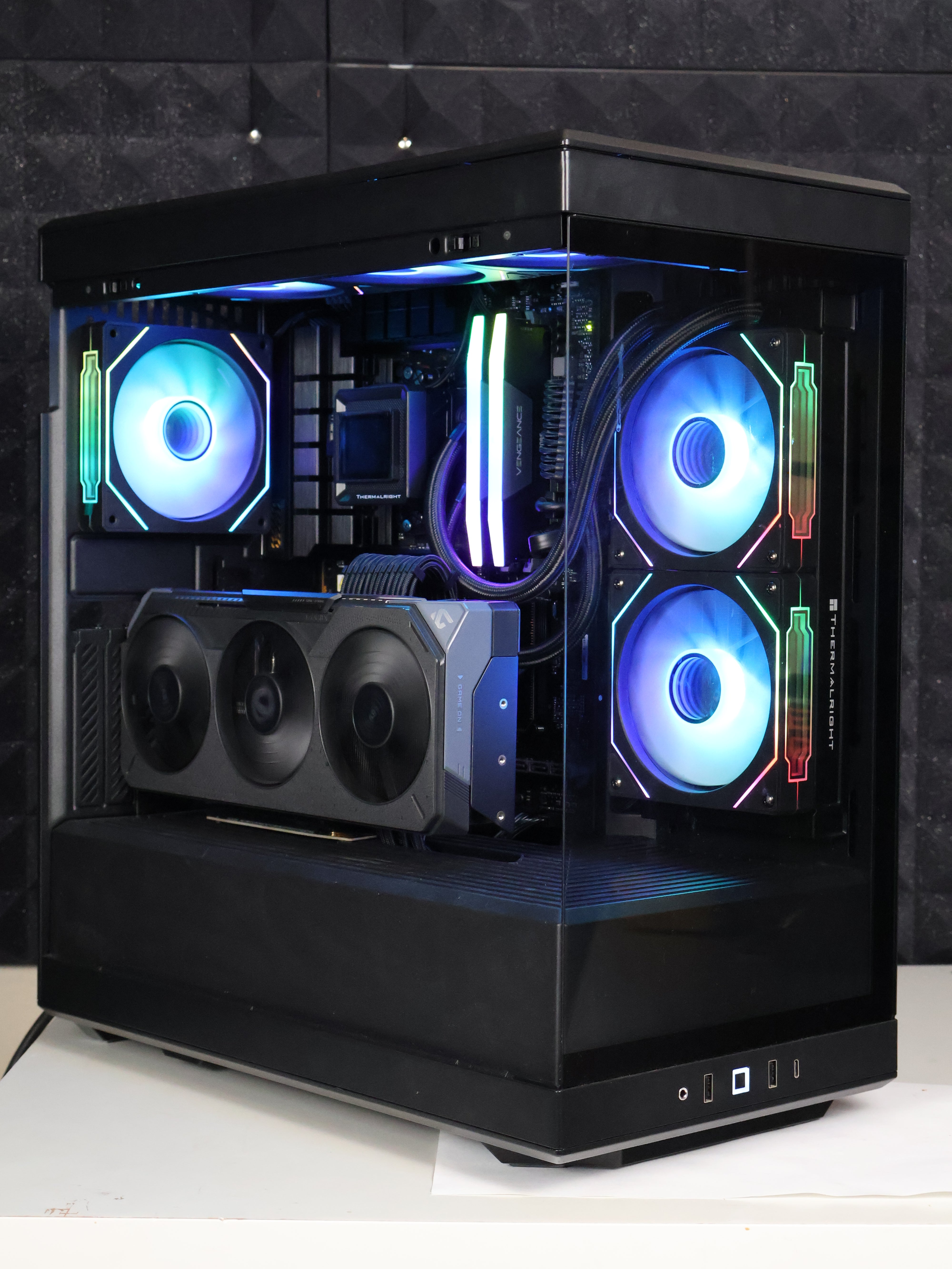 Throne (Ryzen 7 9800X3D/RTX 5080 16GB)