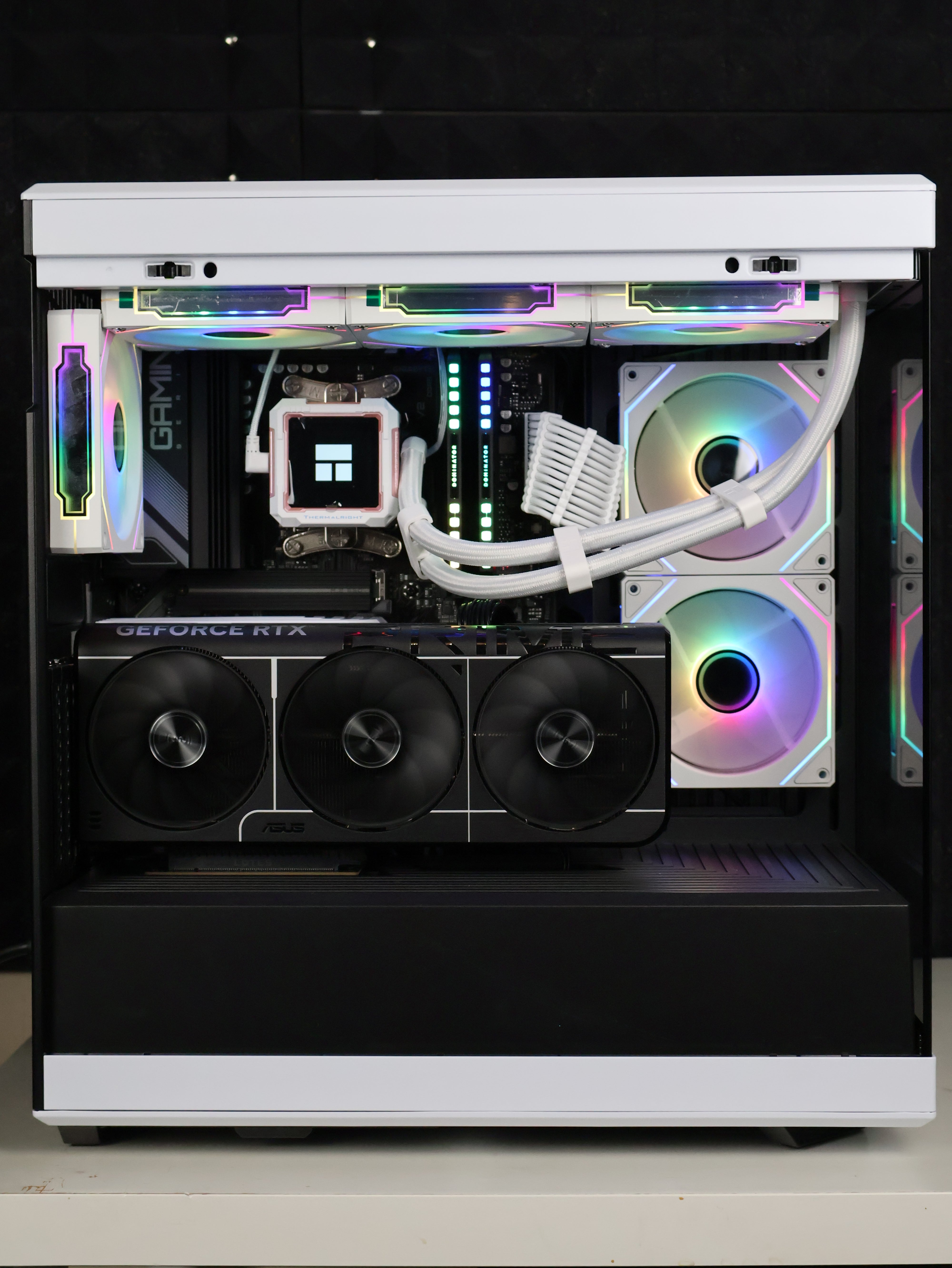 Throne (Ryzen 7 9800X3D/RTX 5080 16GB)