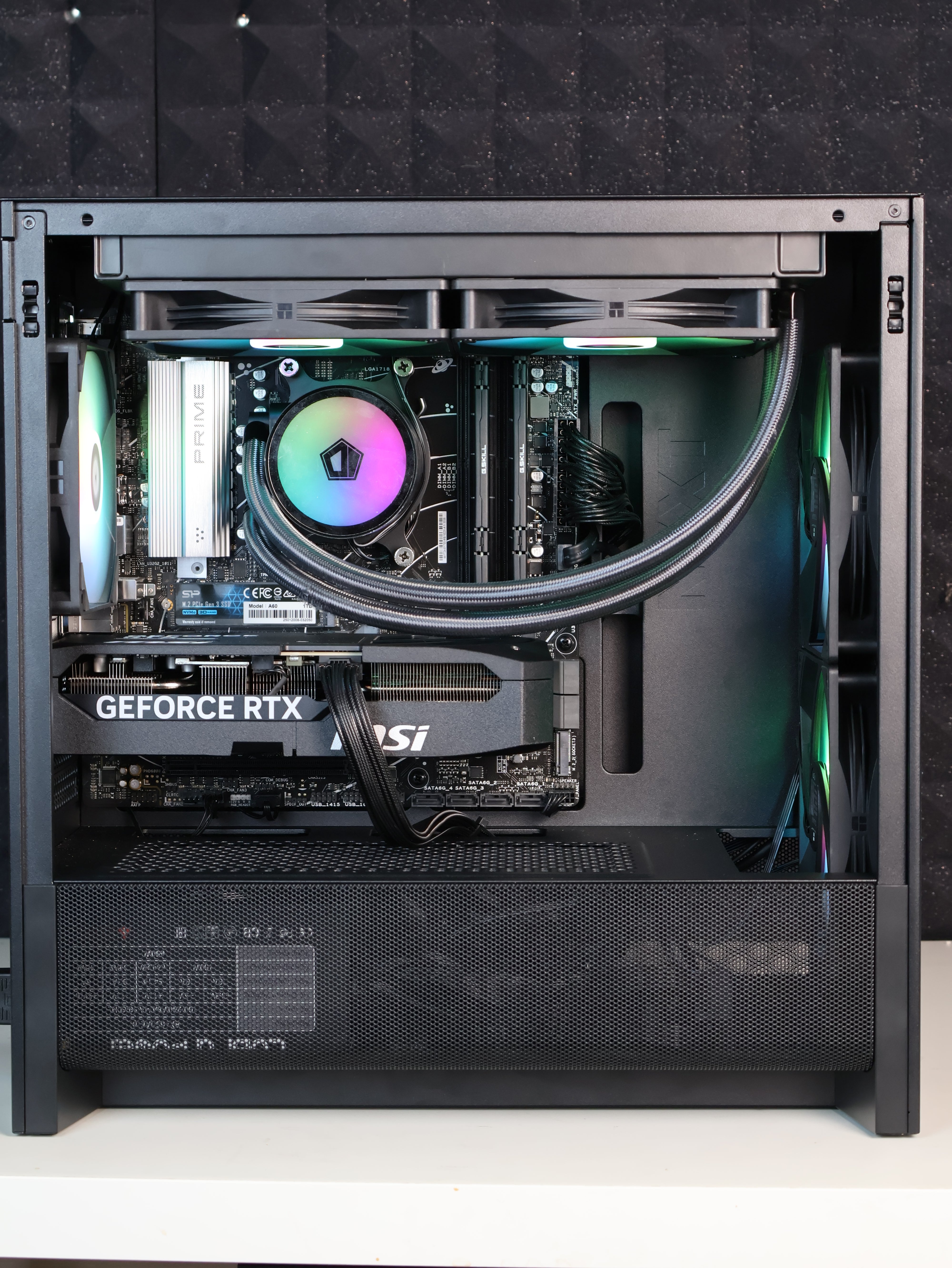 Twist | Ryzen 7 7700X/RTX 5070 12GB Gaming PC