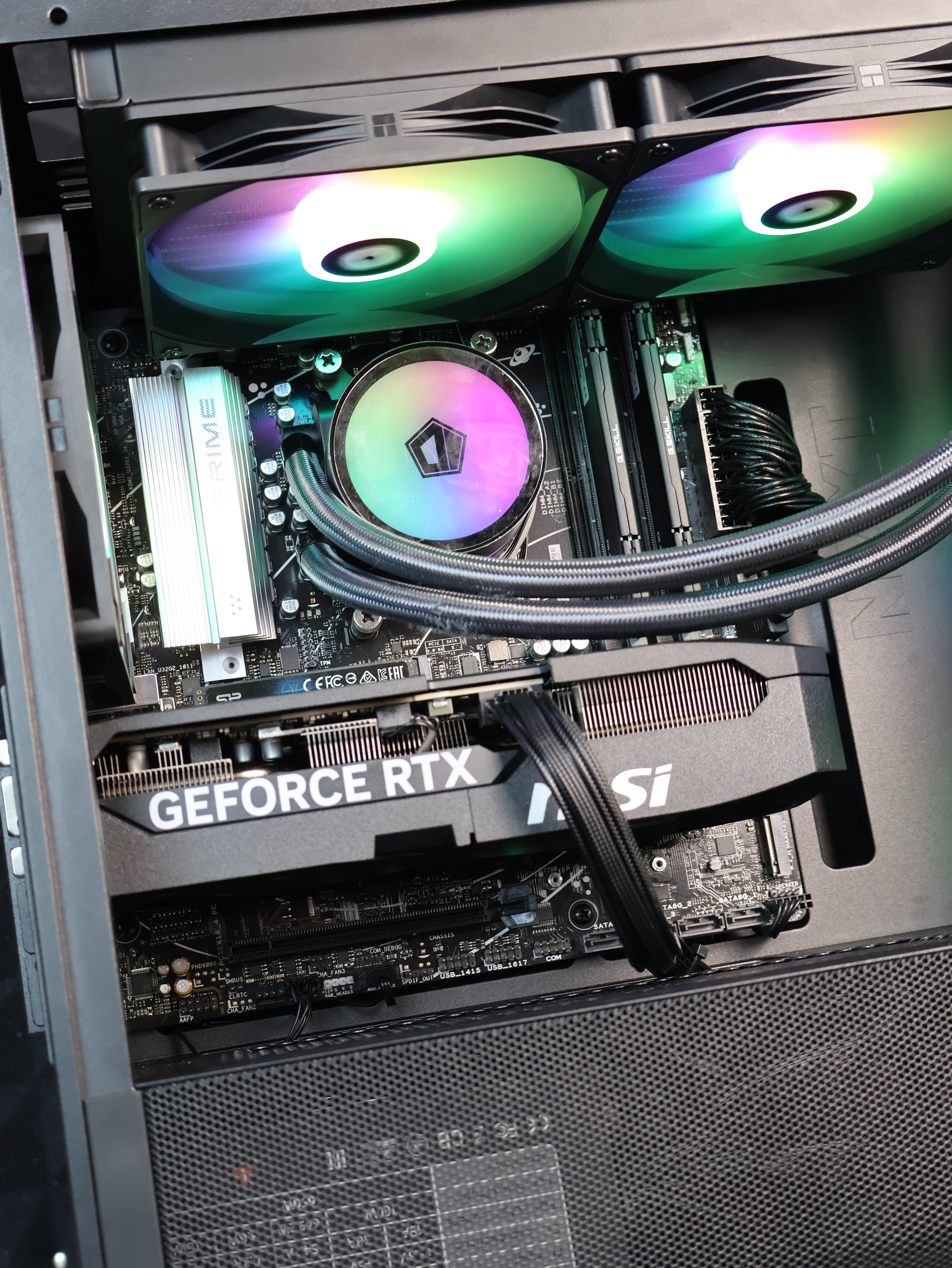 Twist | Ryzen 7 7700X/RTX 5070 12GB Gaming PC