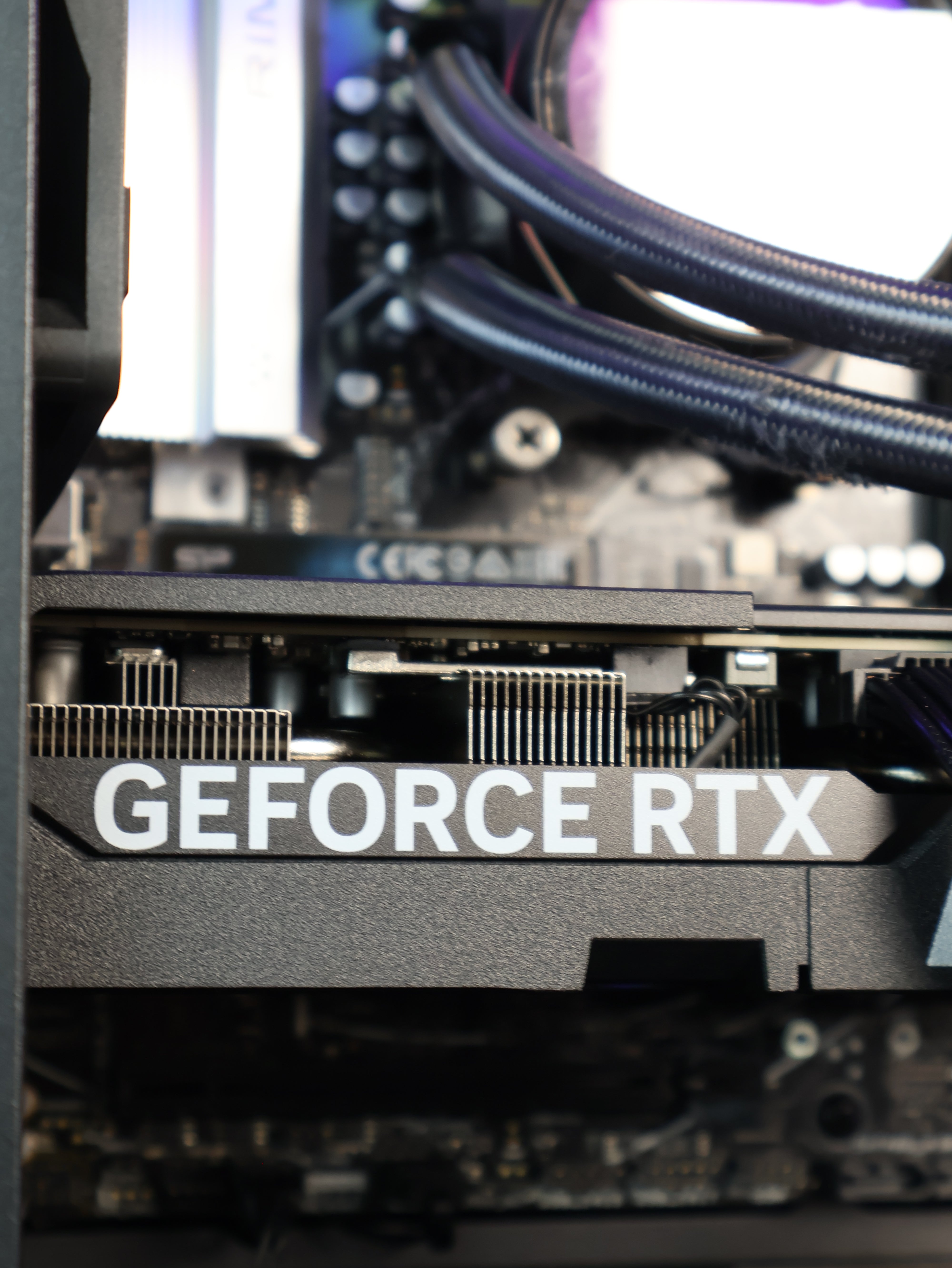 Twist | Ryzen 7 7700X/RTX 5070 12GB Gaming PC